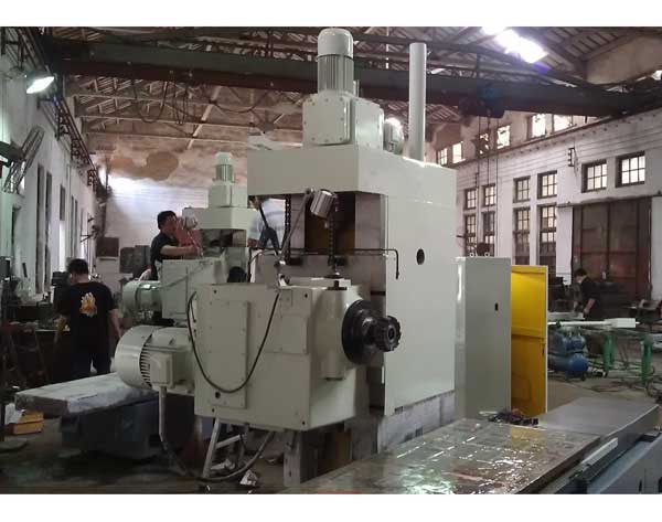 單柱臥銑組合機床